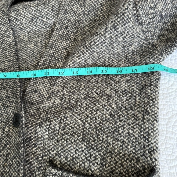 Uniqlo Gray Cardigan Sweater with Minimalist Design - Picture 9 of 10